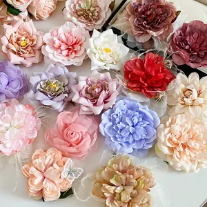 Vielfalt an farbenfrohen Stoff-Simulationsblumen-Haarspangen im süßen Feenstil.