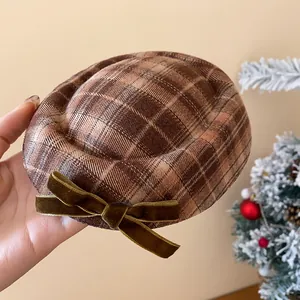 Vintage braune karierte Baskenmütze Haarklammer mit dunkelgrüner Samtschleife für Winter