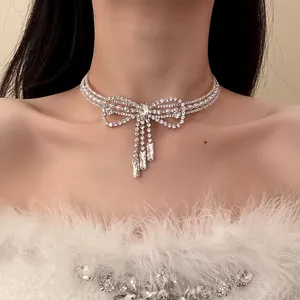 Elegantes Strass-Halsband mit Schleife, Perlenquasten und feinen Kristalldetails für Damen.