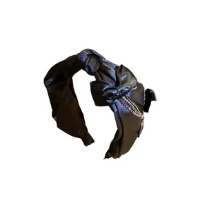 Elegante cerchietto in raso nero con catene di strass e nodo decorativo vintage francese