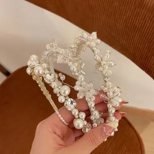 Serre-tête baroque français vintage avec perles et strass pour une coiffure élégante
