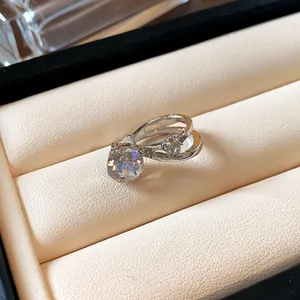 Elegante clip per orecchio in argento a doppio strato con grande strass tondo in portagioie