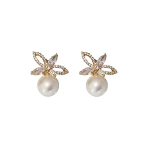 Elegante S925 Silbernadel Blumen Perlenohrringe mit funkelnden Strasssteinen für Damen