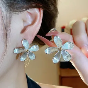 Boucles d'Oreilles Clous Fleur Minimalistes Style Coréen Avec Tige en Argent Sterling 925 Alliage Métal Brossé Boucles d'Oreilles Florales pour Femmes Bijoux