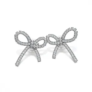 Eleganti orecchini a clip a fiocco in zirconia scintillante per orecchie non forate
