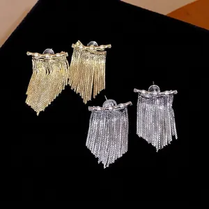 Boucles d'oreilles élégantes à pampilles en zircon plaqué or 14 carats, or et argent.