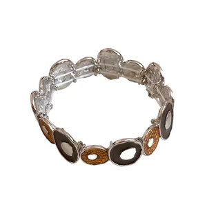 Bracciale elastico stile vintage con pezzi irregolari in smalto e metallo martellato