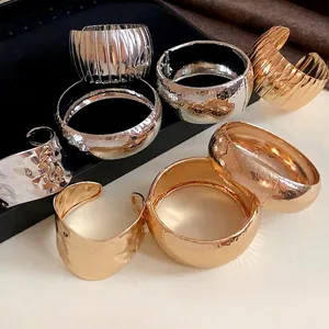 Bracciale Rigido in Metallo Minimalista in Lega per Donna Esagerato Testurizzato Martellato Coccodrillo Galvanizzato Oro Argento Gioielli Regalo