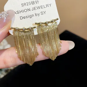 Détail des boucles d'oreilles pampilles en zircon bambou plaquées or 14K, tige S925.