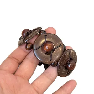Bracciale geometrico in resina con perline marroni e dischi per un look audace