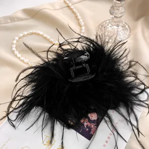 Elegant black feather hair claw clip for women's fairy style hairstyle accessory.