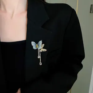 Broche Papillon de Luxe à Gland pour Femmes Incrustée de Zirconia Cuivre Plaqué Or Élégante Épingle de Revers pour Costume
