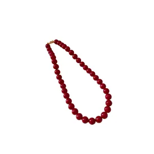 Elegante Retro-Halskette mit runden roten Glasperlen und robustem Edelstahlverschluss