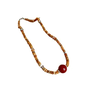 Collier vintage Maillard en perles d'œil de tigre avec une grande pierre rouge centrale