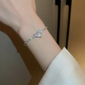 Sparkling silver heart-shaped zircon bracelet for women elegant wrist accessory