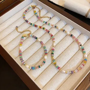 Collier en Perles d'Eau Douce Baroques Fait à la Main Avec Pierres Colorées Chaîne en Cuivre Plaqué Or Collier Femme