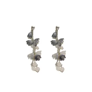 Boucles d'oreilles pendantes fleurs à glands élégantes avec strass et aiguilles en argent
