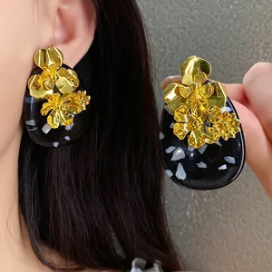 Vintage Palace Style Resin Flower Stud Earrings With Silver Earring Post Metal Oval Gold Black Earrings Luxury Women Jewelry