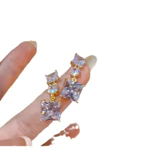 Elegantes pendientes colgantes cuadrados de plata esterlina con circonitas de lujo