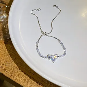 Exquisite heart-shaped cubic zirconia tennis bracelet with adjustable sliding chain