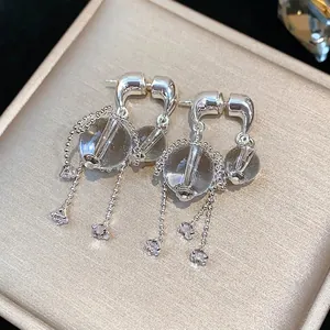 Elegante Silbernadel-Ohrringe mit klaren Glaskugeln und funkelnden Zirkon-Quasten