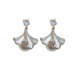 Elegant silver ginkgo leaf earrings with zircon and pearls for minimalist style