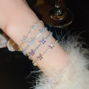 Bracelets papillon en zircon étincelant en finitions or et argent avec détails