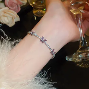 Bracelet élégant avec fleurs en zircon violet et chaîne en argent étincelante au poignet