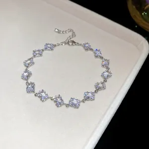 Pulsera geométrica plateada de alta calidad con cristales de circón rectangulares