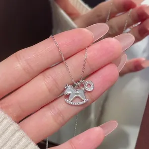 Mode Cuivre Zirconia Cheval Pendentif Collier Pour Femmes Luxe Animal Poney Chaîne de Clavicule Bijoux Cadeau Pour Nouvel An