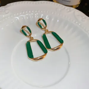 Boucles d'oreilles pendantes géométriques vertes vintage avec cadre doré bijoux