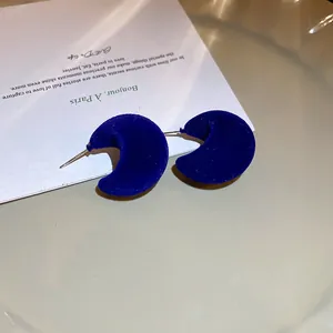 Élégantes boucles d'oreilles créoles en velours bleu foncé avec tige en argent S925