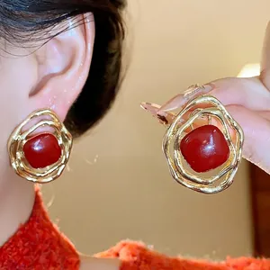 Elegant red drip oil irregular geometric gold metal clip-on earrings for women without piercings