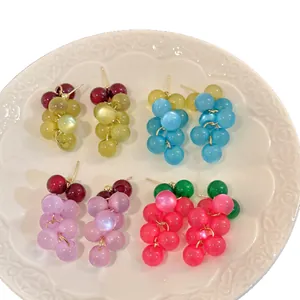 Pendientes de racimo de uva de resina colorida para estilo de vacaciones de verano