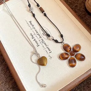 Vintage Leather Cord Beaded Flower Pendant Necklace Resin Tiger Eye Style Stone Retro Bohemian Choker For Women Fashion Jewelry