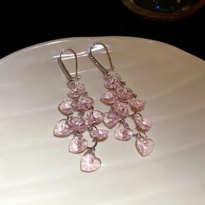Élégantes boucles d'oreilles pampilles en cristal rose en forme de cœur et zircons