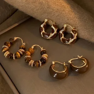 Vintage-Hoop-Ohrringe im Maillard-Stil mit Tigerauge-Stein und Emaille für Damen