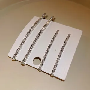 Set di quattro eleganti fermagli per capelli con strass argentati per frangia laterale
