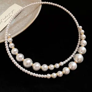 Elegante collana girocollo di perle a due strati con distanziatori dorati, stile