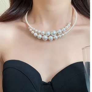 Elegante girocollo a doppio strato con perle irregolari e perline dorate da donna