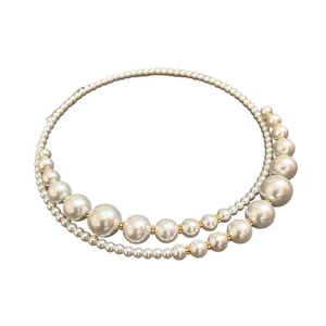 Elegante collana girocollo di perle irregolari stile francese con rifiniture dorate
