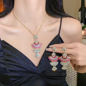 Luxury vintage fan-shaped rhinestone necklace and earrings jewelry set for elegant women