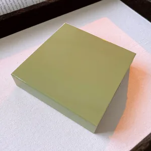 Elegante olivgrüne quadratische Schmuck-Geschenkbox für Ringe, Halsketten und Ohrringe