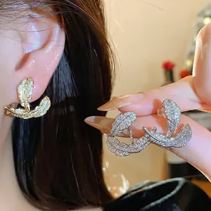 18K Gold Plated Zirconia Leaf Stud Earrings With 925 Sterling Silver Earring Post Elegant Copper Inlaid Rhinestone Jewelry For Women