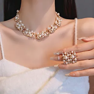 Set collana e anello vintage francese con perle e strass per donne eleganti