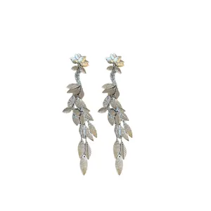 Eleganti orecchini a pendente con fiori e nappe di foglie d'argento stile retrò donna