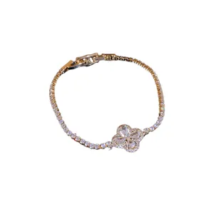 Elegant gold-plated bracelet with a four-petal flower charm set with cubic zirconia.