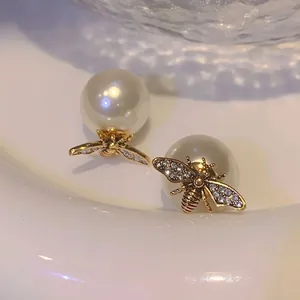 Eleganti orecchini a lobo vintage ape oro con perle e ali di strass brillanti per donna