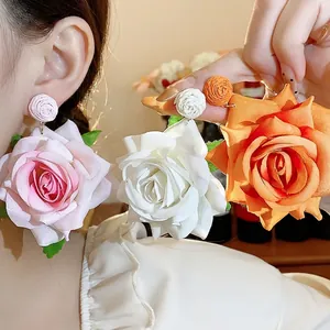 Pendientes de Botón de Tela Rafia Flor Artificial Dulce Lujo Ligero Diseño de Rosa Joyería Floral para Mujeres