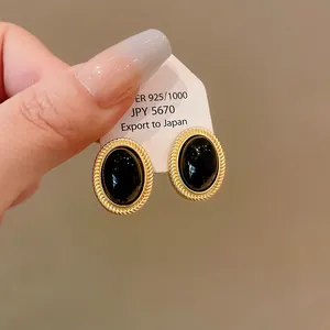 Elegant vintage oval black gemstone stud earrings with gold twisted rope border